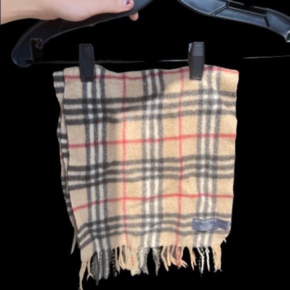BURBERRY SCARF - Picture 1 of 2